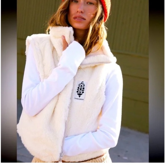 Free People Slope Seeker Ivory Faux Fur Sherpa Reversible Vest NWT - Picture 4 of 14